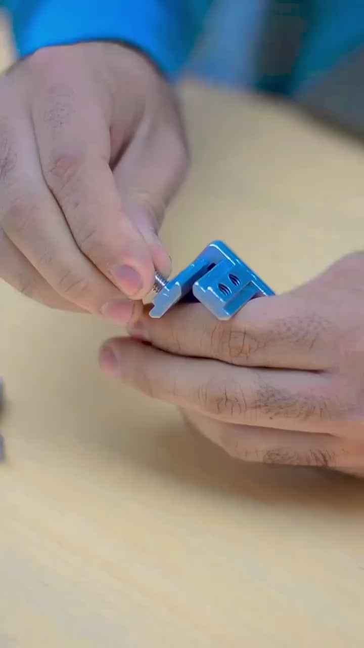 Conector Angular Triple de 3 Direcciones para Perfil 30x30