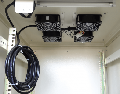 RK32-8LE LINKMADE 32U 644x780mm Rack Exterior-Piso IP65 PDU Bandjs Vents Tamper