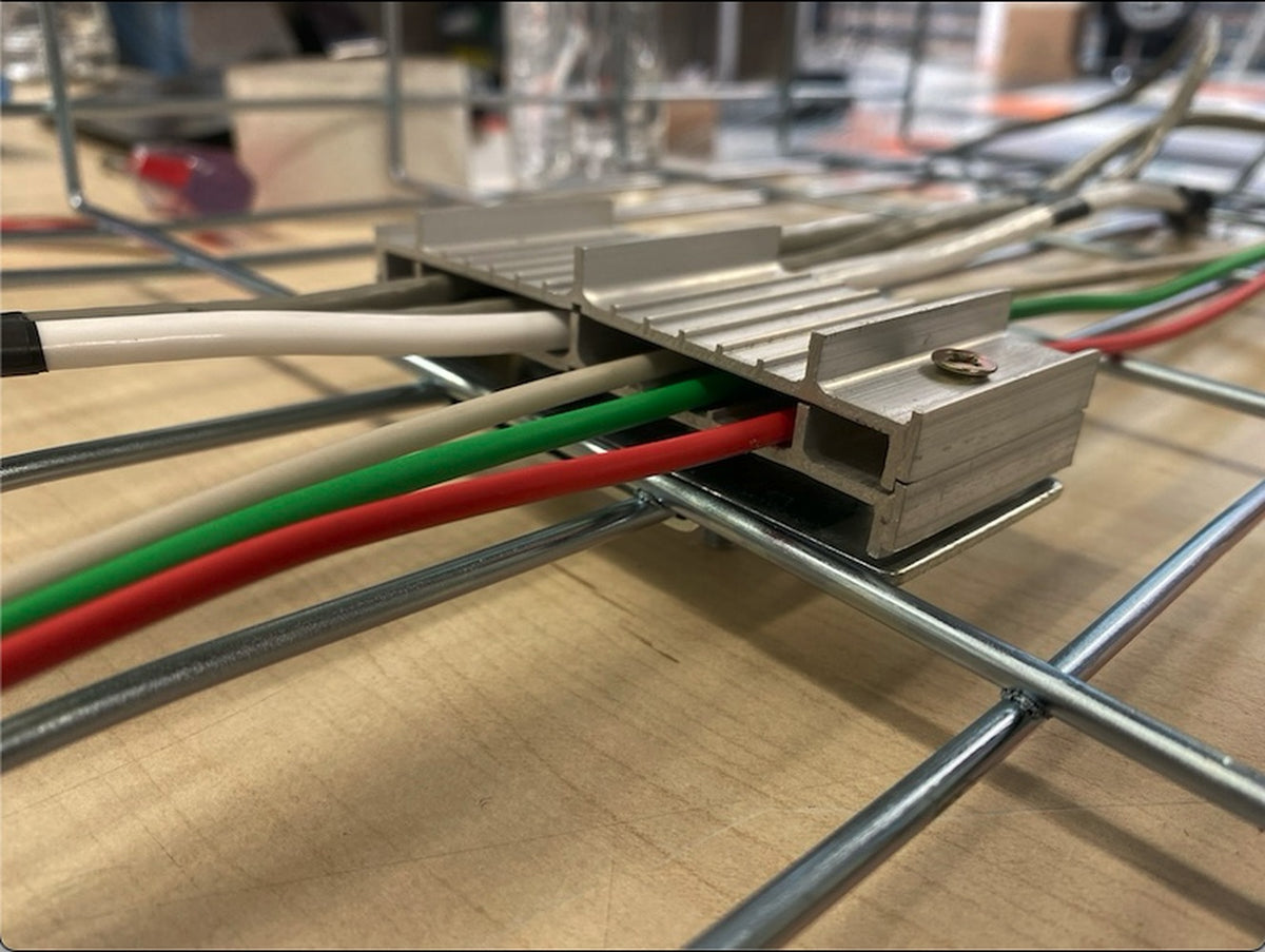 ESCAM-E LINKCHIP Organizador de Cables para Escalerilla con Base Tipo Canasto de Malla de Alambre