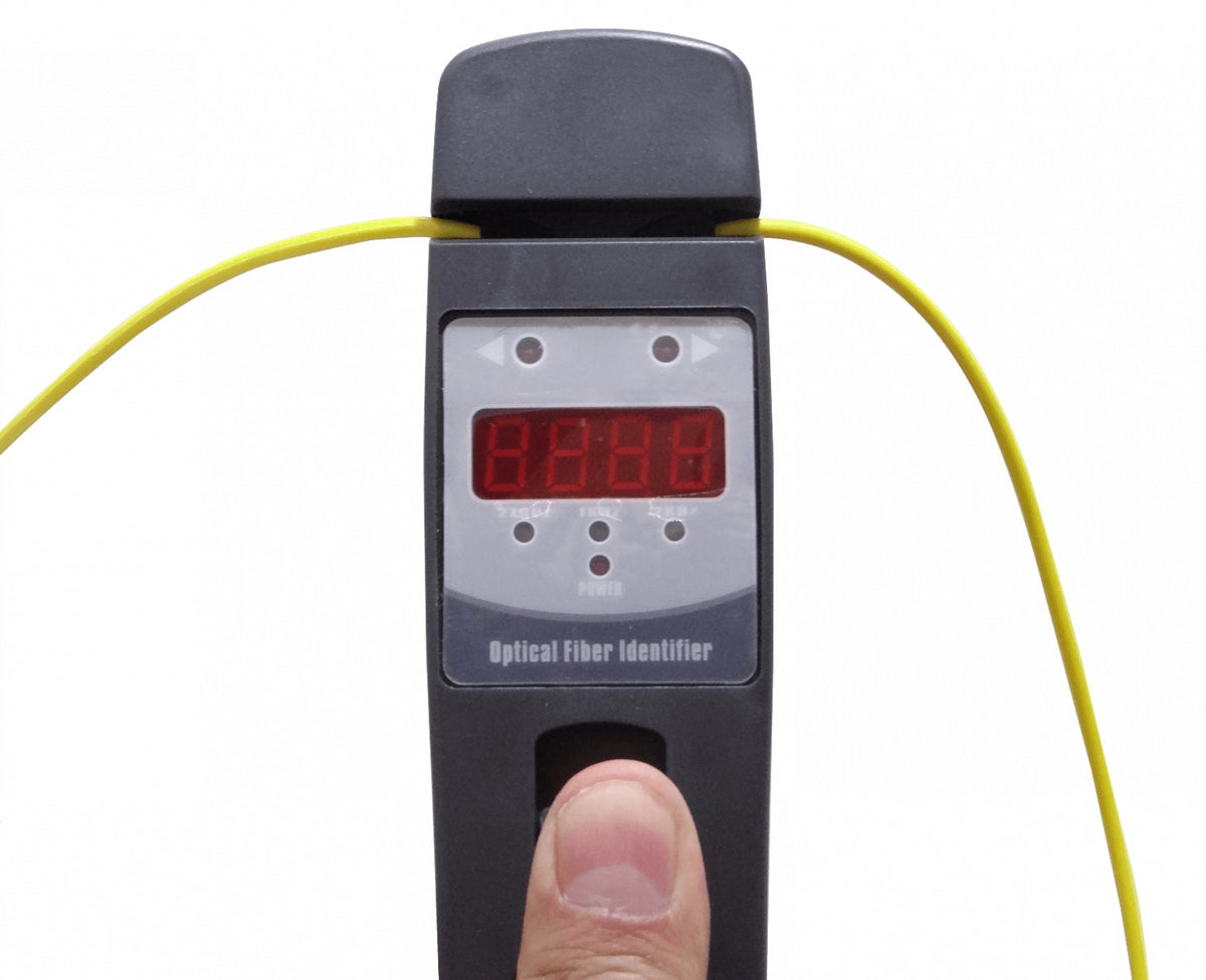 AFI-400 Detector InGaAs Monomodo -10 a +50dBm 800-1700nm 270Hz 1-2KHz 0,2-3,0mm Requiere 2 Pilas AA