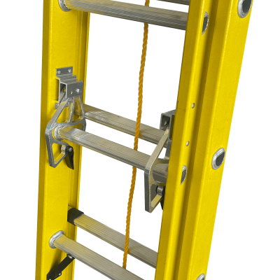 ESFA-420. Escalera extensible de fibra de vidrio de 3 a 6,3 metros, capacidad de 140 kg, con 20 peldaños.