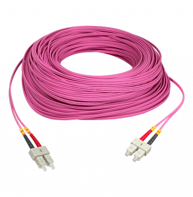 JF4CC100. Cable puente de fibra óptica multimodo OM4 dúplex SC a SC de 100 metros, cubierta LSZH, núcleo de 50/125 µm y diámetro de 3 mm.