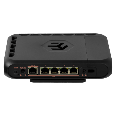 HAP-BE3 MIKROTIK Punto de acceso WiFi 7 con 5 puertos de 2,5 Gbps, estándar BE9300, bandas 2,4/5/6 GHz, ranura MicroSD, 2 puertos USB-A, 1 puerto USB-C e incluye fuente de 24 V