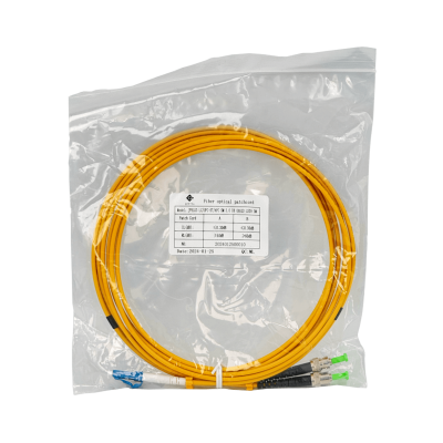 JFSLU3. Cable puente de fibra óptica monomodo SM dúplex de 3 metros con conectores LC/UPC a ST/APC, núcleo de 9/125 µm y cubierta de 3 mm