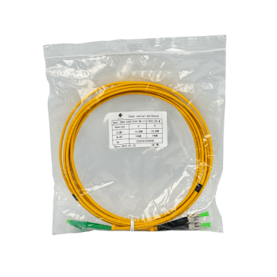 JFSBU3. Cable puente de fibra óptica monomodo dúplex LC/APC a ST/APC de 3 metros, núcleo 9/125 µm y cubierta de 3 mm.