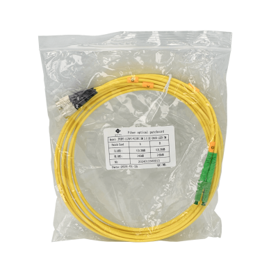 JFSBF3. Cable puente de fibra óptica monomodo dúplex de 3 metros, con conectores LC/APC a FC/UPC, núcleo de 9/125 µm y cubierta de 3 mm.