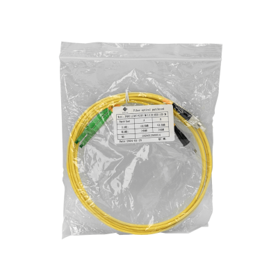 JFSBF2. Cable de interconexión de fibra óptica monomodo dúplex LC/APC a FC/UPC de 2 metros, núcleo de 9/125 µm y diámetro de 3 mm.