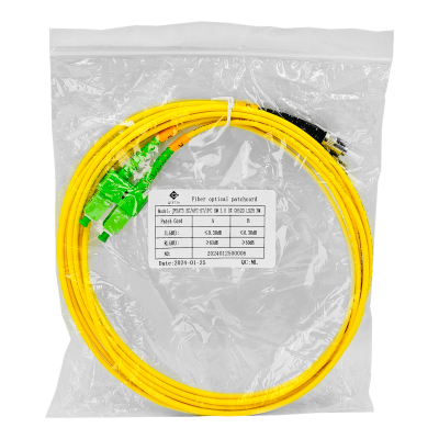 JFSAT3. Cable puente de fibra óptica monomodo dúplex de 3 metros con conectores SC/APC a ST/UPC, diámetro de 3 mm y fibra 9/125 µm.