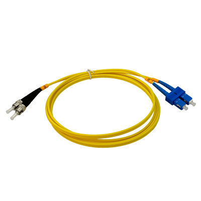 JFSTC2. Latiguillo de fibra monomodo dúplex de 2 metros con terminaciones ST/UPC a SC/UPC, cubierta de 3 mm y fibra 9/125 µm.