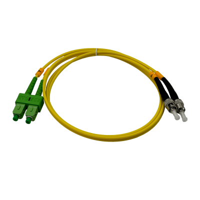 JFSAT1. Cable puente de fibra óptica monomodo dúplex SC/APC a ST/UPC de 1 metro, núcleo 9/125 µm y cubierta de 3 mm.