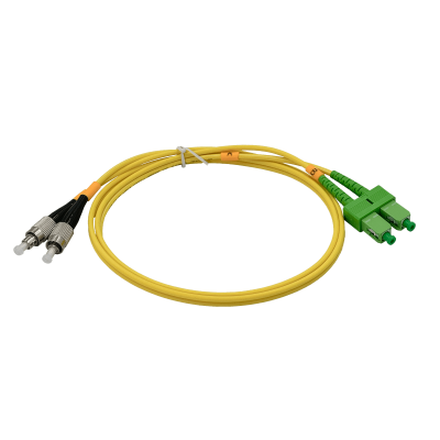 JFSAF1. Cable puente de fibra óptica monomodo dúplex de 1 metro, conectores SC/APC a FC/UPC, núcleo 9/125 µm y cubierta de 3 mm.