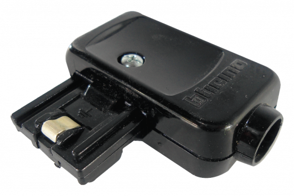 EB2300 Clavija de Seguridad BTICINO 2300 16A 2 Polos + Tierra Serie Magic