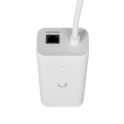 POE+C UI Convertidor PoE+ equipado con USB-C Potencia 30W mas Interfaz 10 Gigabits por Ethernet destinado a Puertas de Enlace en la Nube UniFi