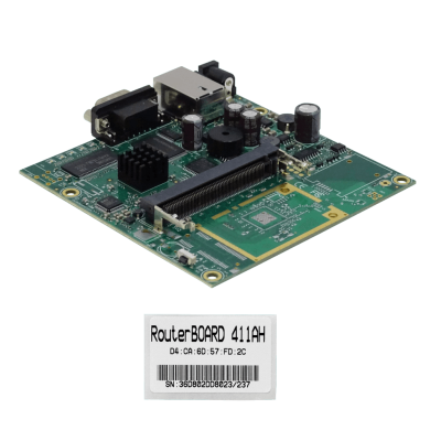 Router RB411AH MIKROTIK con procesador de 680MHz, memoria RAM de 64MB, licencia nivel 4, un puerto 10/100 y una ranura MiniPCI, requiere fuente de alimentación externa