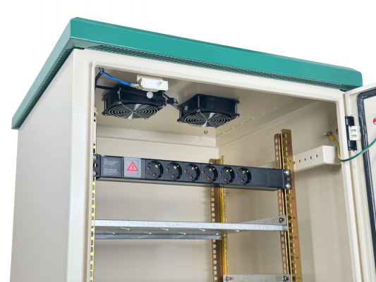 RK10-6LE LINKMADE Gabinete Rack 10U 614x600mm Exterior Muro/Poste IP65 con Bandejas, Ventilación y PDU