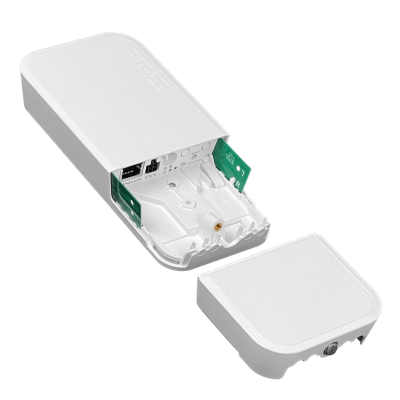 WAP-LTE-KIT Equipo MIKROTIK con soporte para bandas LTE 1/2/3/7/8/20, ranura para 1 SIM, conector U.FL externo, WiFi 2,4 GHz a 22 dBm, configuración MIMO 2x2 con antenas de 2 dBi y puerto Ethernet 10/100 capa 4