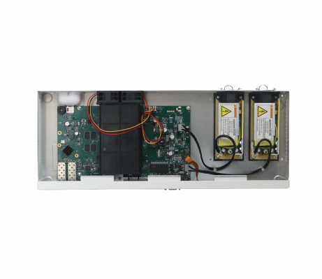 CCR1009-7G-1C-1S+. MIKROTIK conector cable SFP+10G 1-puerto SFP-Combo 7-puertos 1000Mbps puerto USB almacenamiento MSD nivel licencia L6 alimentación PoE conector DB9 macho