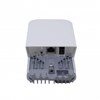 WAP-60GX3-AP Punto de acceso MIKROTIK con formación de haz de 180° para PtMP en 60GHz, estándar 802.11ad, procesador de 1 a 1000 núcleos L4, incluye fuente de 24V y velocidad de 1Gbps