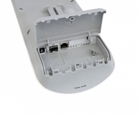 MANTBOX-15S MIKROTIK DE SEGUNDA MANO Sectorial 15dBi 5GHz con puerto Gigabit y SFP, incluye fuente 24V, licencia nivel 4, modelo RB921GS-5HPacD-15S