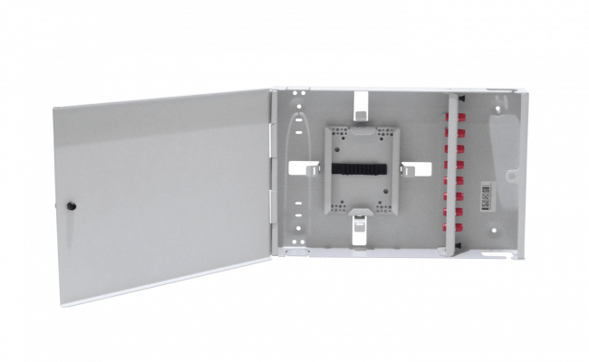 CFM-8F Caja mural cabecera gris de 30x20cm con 8 fibras FC/UPC, incluye acopladores, pigtails y manguera