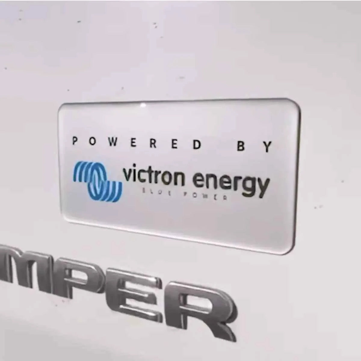 Materiales de Marketing Victron – Pack de Stickers “Powered by Victron Energy” (Caja x12)