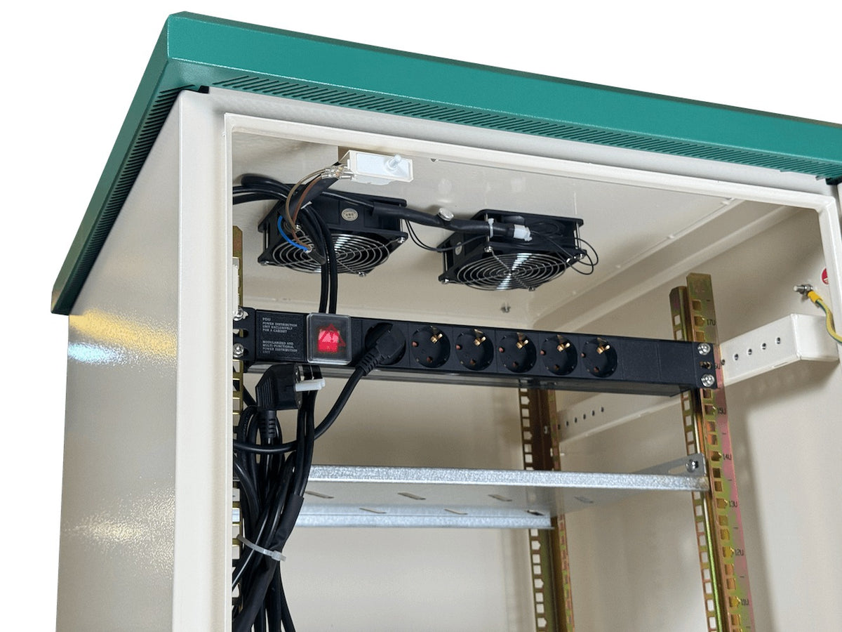 RK17-6LE LINKMADE 17U 950x600 Armario Exterior para Muro/Poste IP65 Charolas Ventilación PDU