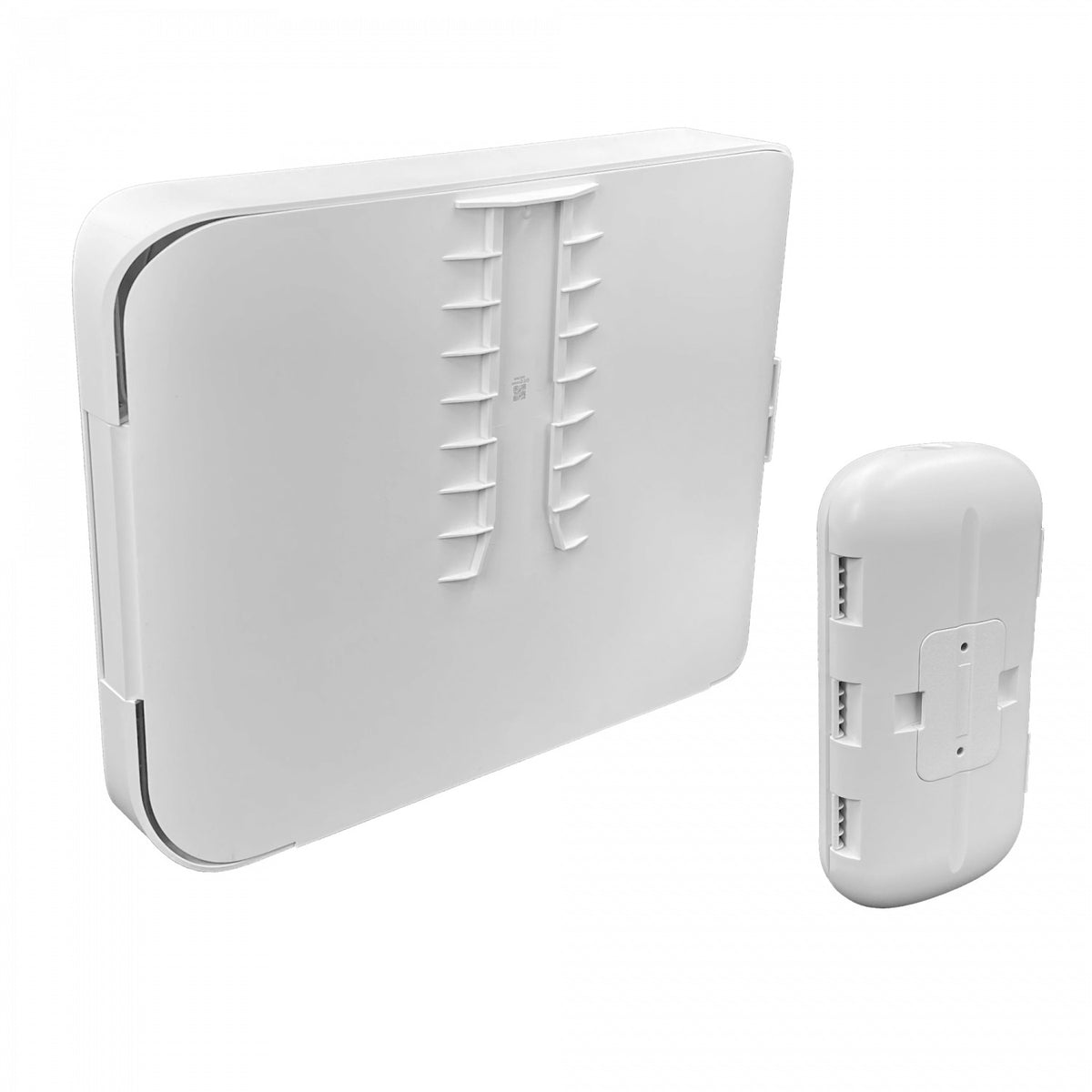 UISP-BOX-PLUS. Carcasa exterior IPX6 para UISP-S-PLUS, compatible con muro o poste de 35–60 mm, dimensiones 380x293x76 mm, UBIQUITI