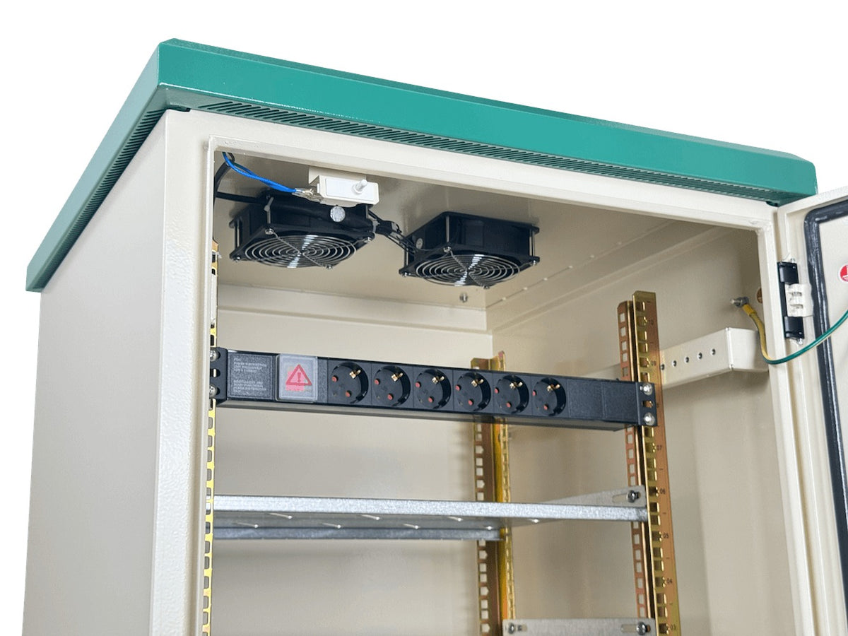 RK10-4LE LINKMADE Armario 10U 614x450mm para Instalación Exterior en Muro o Poste IP65 con Bandejas, Ventilación y PDU