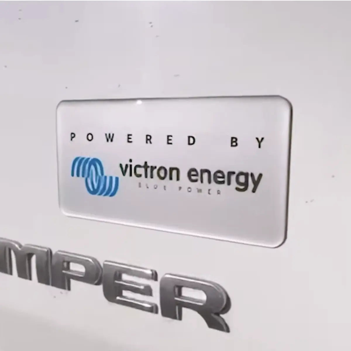 Materiales de Marketing Victron – Pack de Stickers “Powered by Victron Energy” (Caja x12)